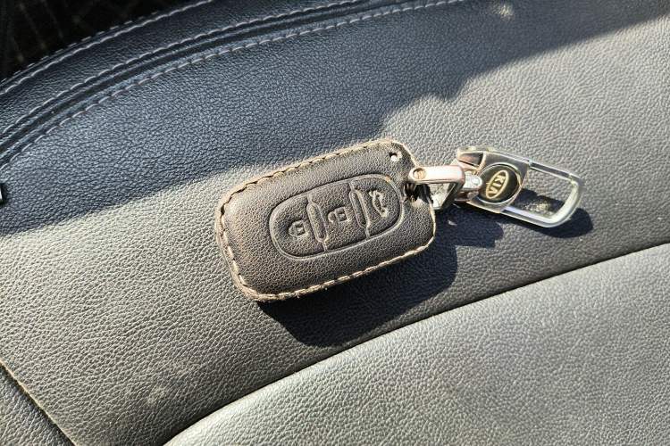 Used Kia Sportage R 2012 2.0L Automatic Two-Wheel Drive GLS Interior 1
