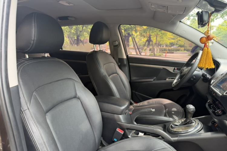 Used Kia Sportage R 2012 2.0L Automatic Two-Wheel Drive GLS Interior 2