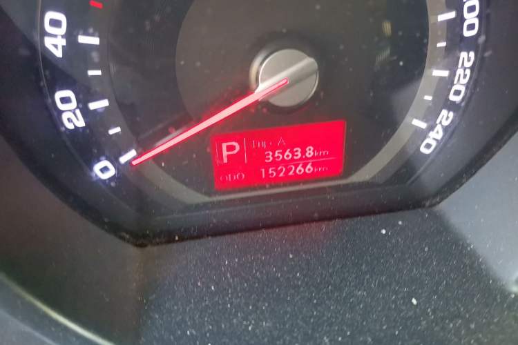 Used Kia Sportage R 2012 2.0L Automatic Two-Wheel Drive GL Trim Odometer Close Up