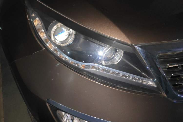 Used Kia Sportage R 2012 2.0L Automatic Two-Wheel Drive GLS Right Front Headlight