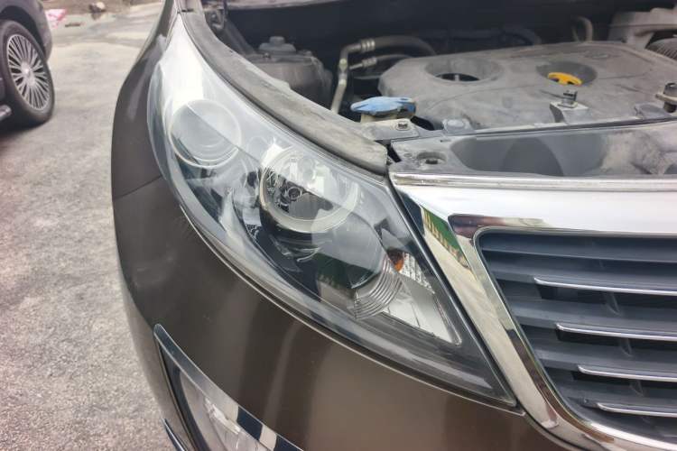 Used Kia Sportage R 2012 2.0L Automatic Two-Wheel Drive GLS Right Front Headlight