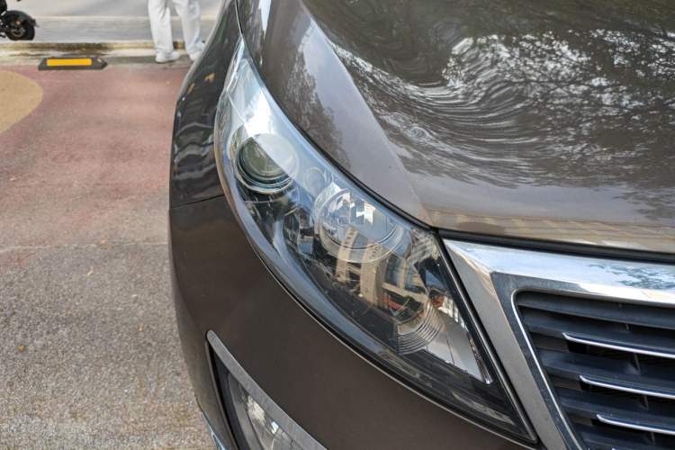 Used Kia Sportage R 2012 2.0L Automatic Two-Wheel Drive NAVI Right Front Headlight