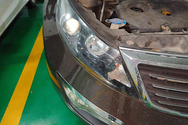 Used Kia Sportage R 2012 2.0L Automatic Two-Wheel Drive GLS Right Front Headlight
