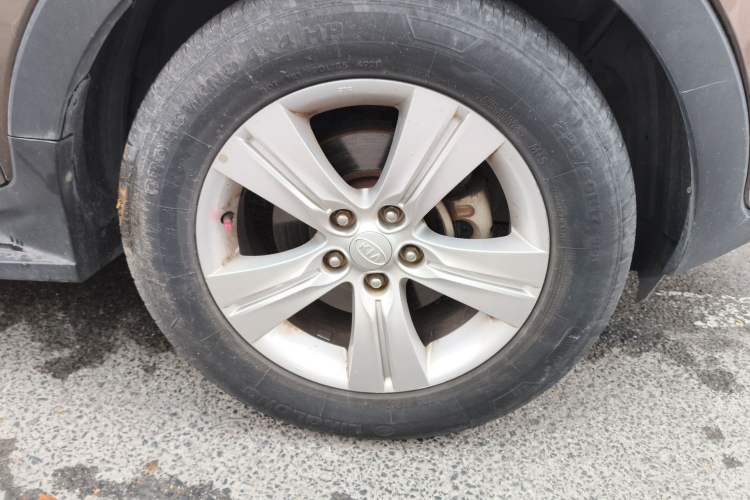 Used Kia Sportage R 2012 2.0L Automatic Two-Wheel Drive GLS Right Front Wheel Hub
