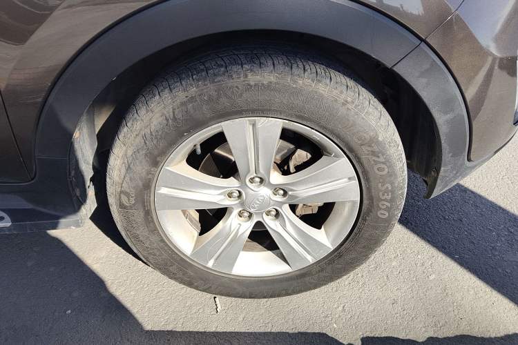Used Kia Sportage R 2012 2.0L Automatic Two-Wheel Drive GLS Right Front Wheel Hub