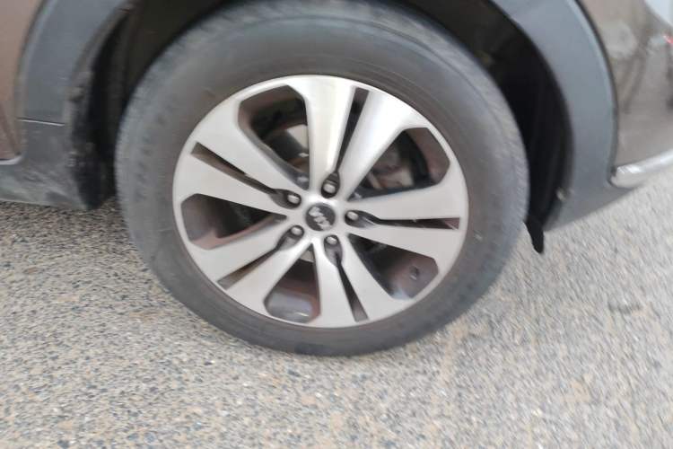 Used Kia Sportage R 2012 2.0L Automatic Two-Wheel Drive NAVI Right Front Wheel Hub