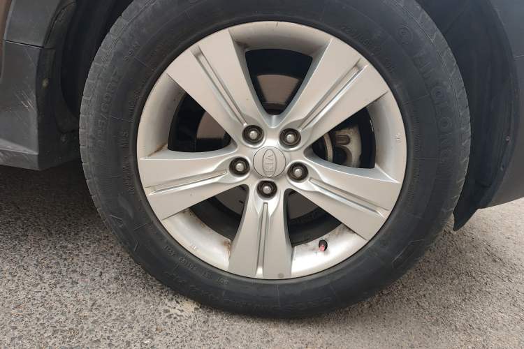Used Kia Sportage R 2012 2.0L Automatic Two-Wheel Drive GLS Right Front Wheel Hub