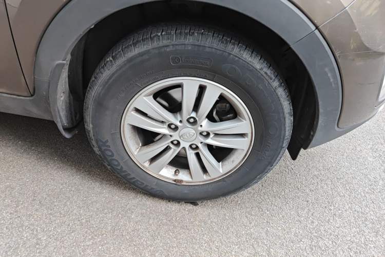 Used Kia Sportage R 2012 2.0L Automatic Two-Wheel Drive GL Trim Right Front Wheel Hub