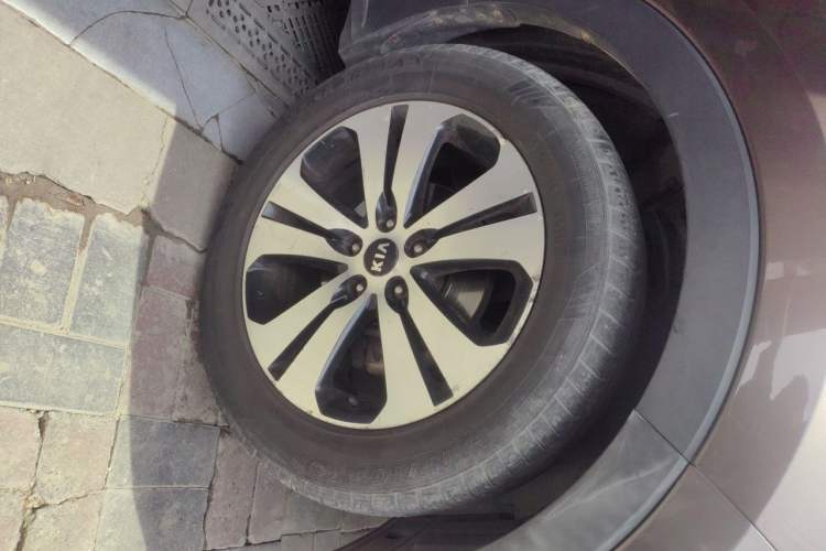 Used Kia Sportage R 2012 2.0L Automatic Two-Wheel Drive GLS Right Front Wheel Hub
