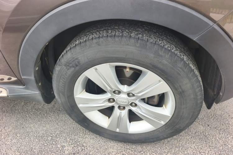 Used Kia Sportage R 2012 2.0L Automatic Two-Wheel Drive GLS Right Front Wheel Hub