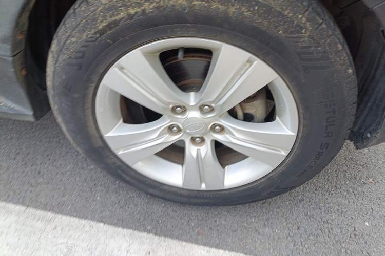 Used Kia Sportage R 2012 2.0L Automatic Two-Wheel Drive GLS Right Front Wheel Hub