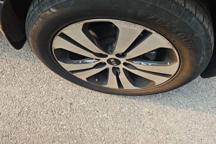 Used Kia Sportage R 2012 2.0L Automatic Two-Wheel Drive GLS Right Front Wheel Hub