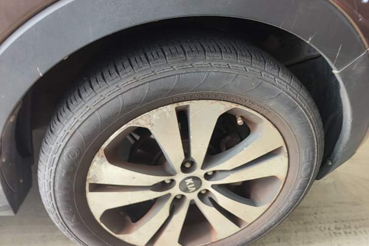 Used Kia Sportage R 2012 2.0L Automatic Two-Wheel Drive GLS Right Front Wheel Hub