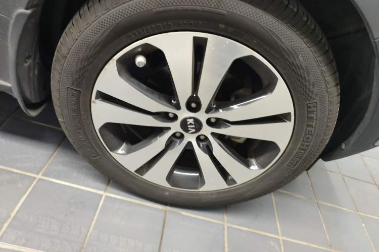 Used Kia Sportage R 2012 2.0L Automatic Two-Wheel Drive GLS Right Front Wheel Hub