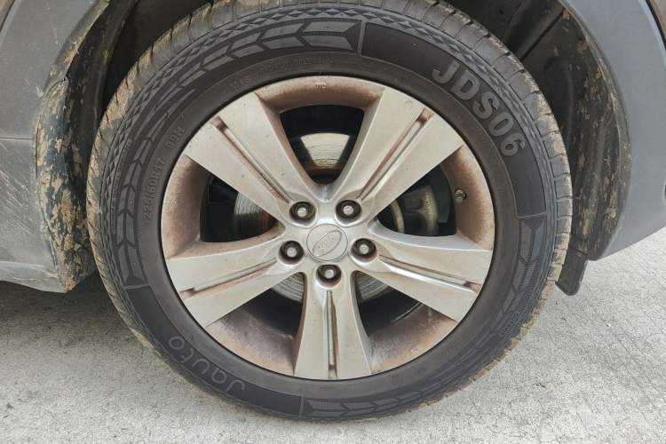 Used Kia Sportage R 2012 2.0L Automatic Two-Wheel Drive GLS Right Front Wheel Hub