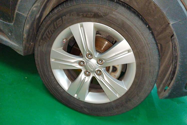 Used Kia Sportage R 2012 2.0L Automatic Two-Wheel Drive GLS Right Front Wheel Hub