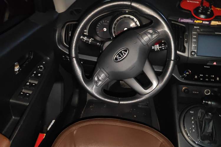 Used Kia Sportage R 2012 2.0L Automatic Two-Wheel Drive GLS Steering Wheel