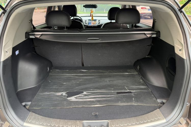 Used Kia Sportage R 2012 2.0L Automatic Two-Wheel Drive GLS Trunk
