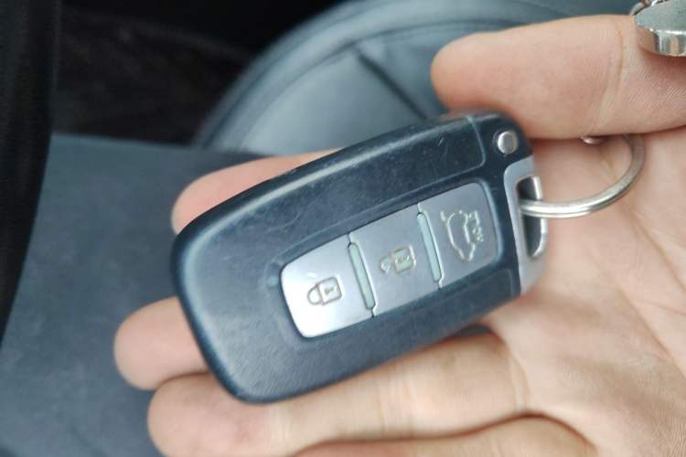 Used Kia Sportage R 2012 2.0L Automatic Two-Wheel Drive NAVI Vehicle Key
