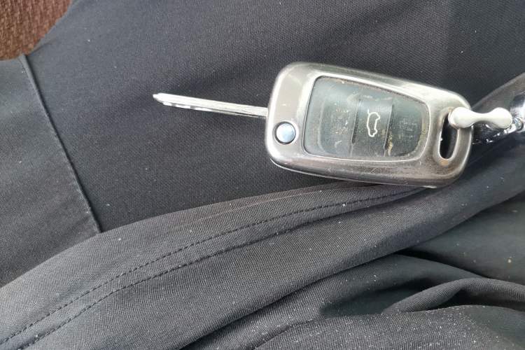 Used Kia Sportage R 2012 2.0L Automatic Two-Wheel Drive GL Trim Vehicle Key