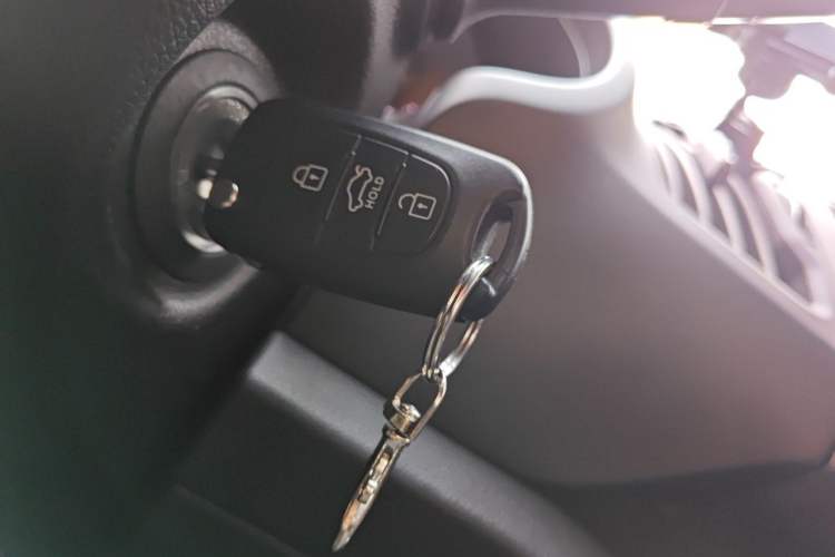 Used Kia Sportage R 2012 2.0L Automatic Two-Wheel Drive GL Trim Vehicle Key