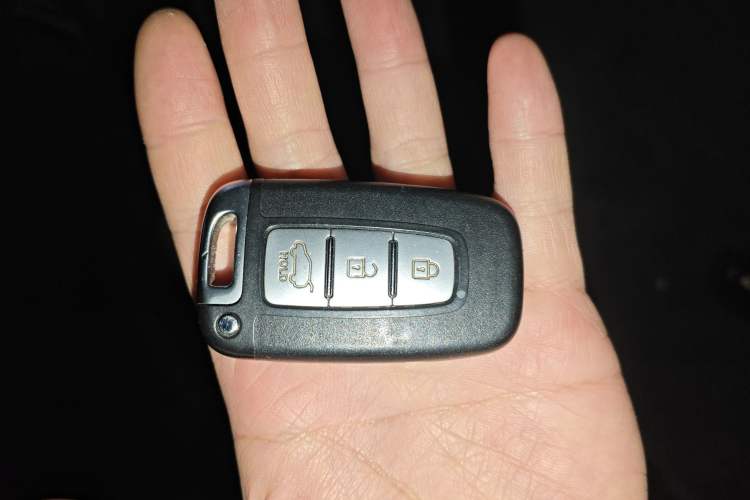 Used Kia Sportage R 2012 2.0L Automatic Two-Wheel Drive GLS Vehicle Key