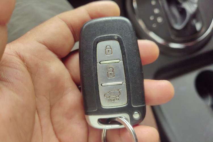 Used Kia Sportage R 2012 2.0L Automatic Two-Wheel Drive GLS Vehicle Key