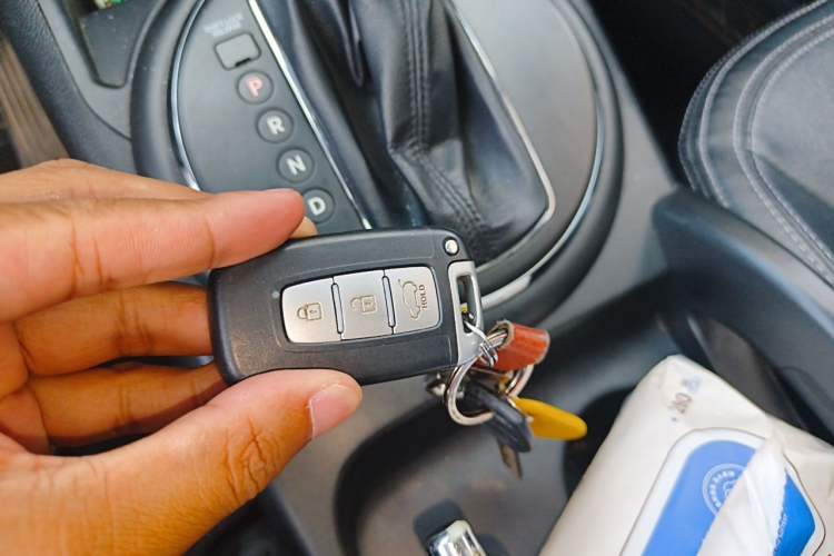 Used Kia Sportage R 2012 2.0L Automatic Two-Wheel Drive NAVI Vehicle Key