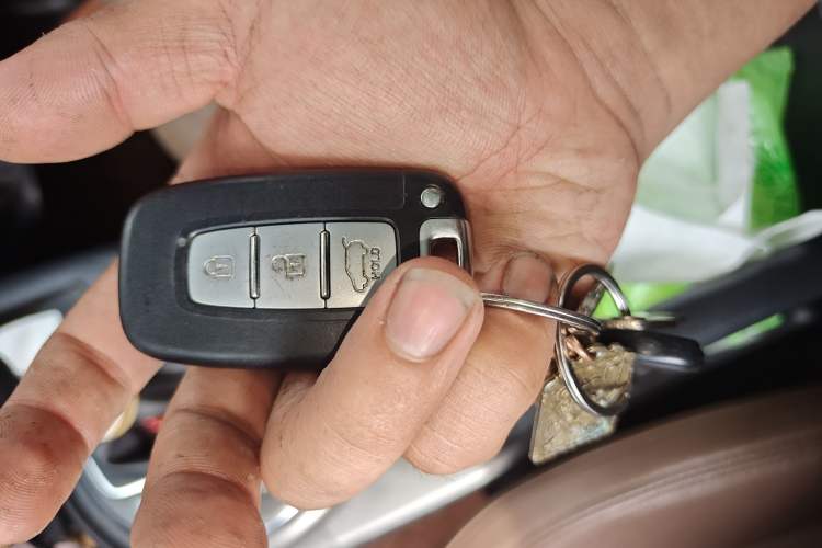 Used Kia Sportage R 2012 2.0L Automatic Two-Wheel Drive NAVI Vehicle Key