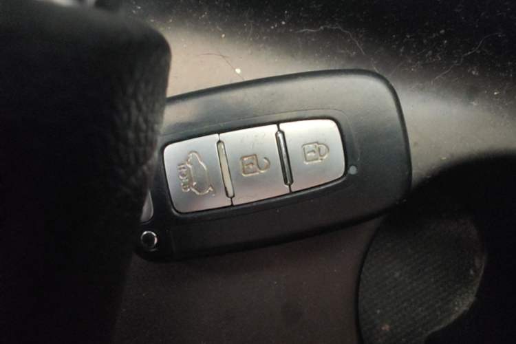 Used Kia Sportage R 2012 2.0L Automatic Two-Wheel Drive GLS Vehicle Key