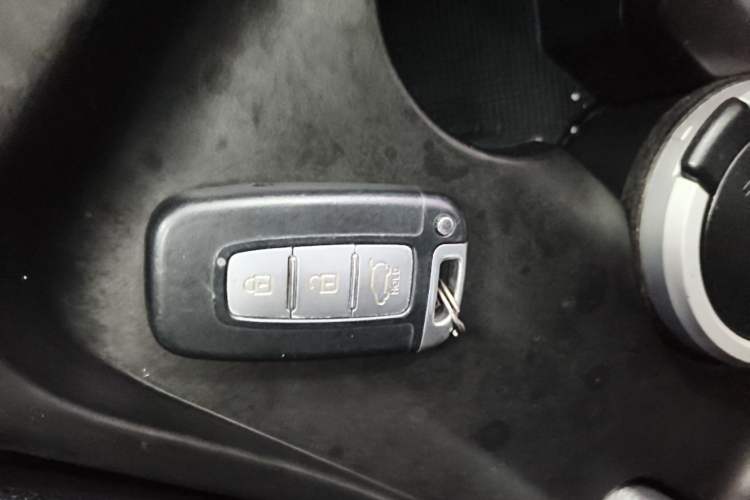 Used Kia Sportage R 2012 2.0L Automatic Two-Wheel Drive NAVI Vehicle Key