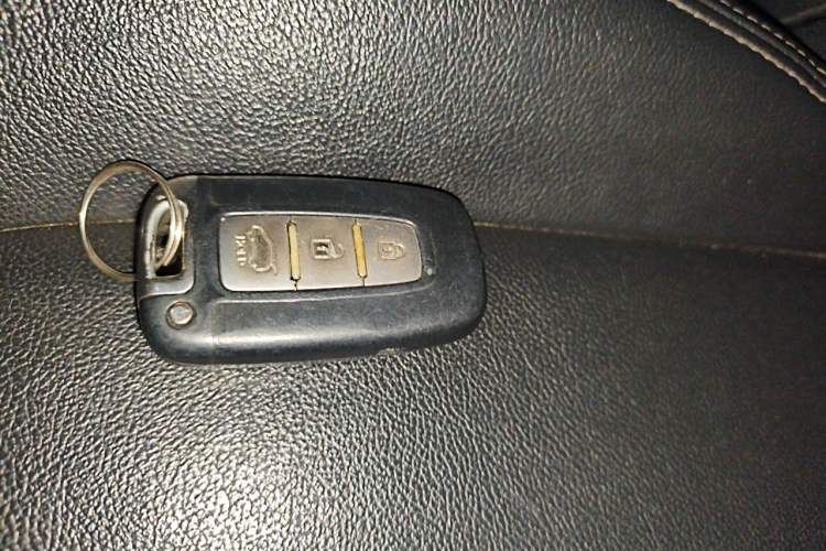Used Kia Sportage R 2012 2.0L Automatic Two-Wheel Drive GLS Vehicle Key