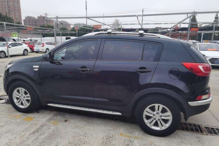 Used Kia Sportage R 2014 2.0L Manual Two-Wheel Drive GL Trim Exterior 3