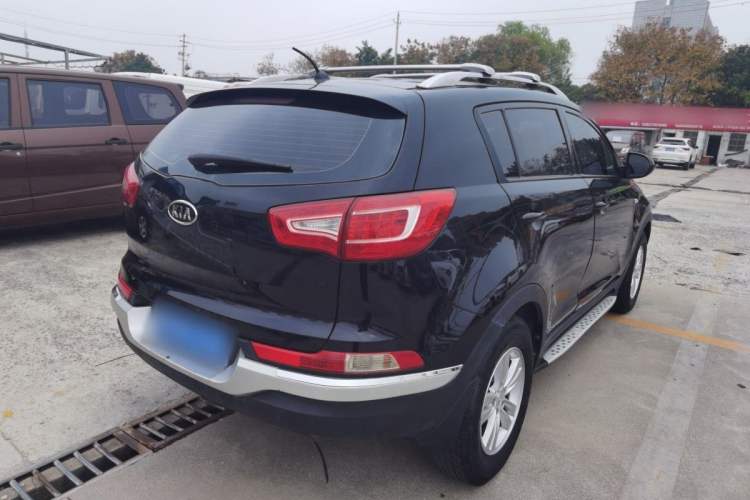 Used Kia Sportage R 2014 2.0L Manual Two-Wheel Drive GL Trim Exterior 5