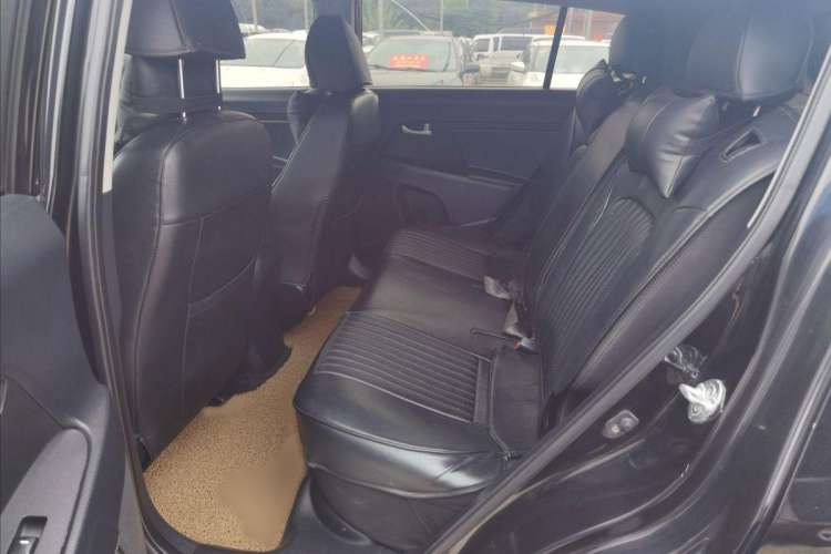 Used Kia Sportage R 2014 2.0L Manual Two-Wheel Drive GL Trim Interior 3