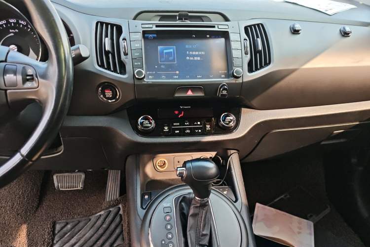 Used Kia Sportage R 2014 2.0L Automatic 4x4 GLS Audio And AC Panel