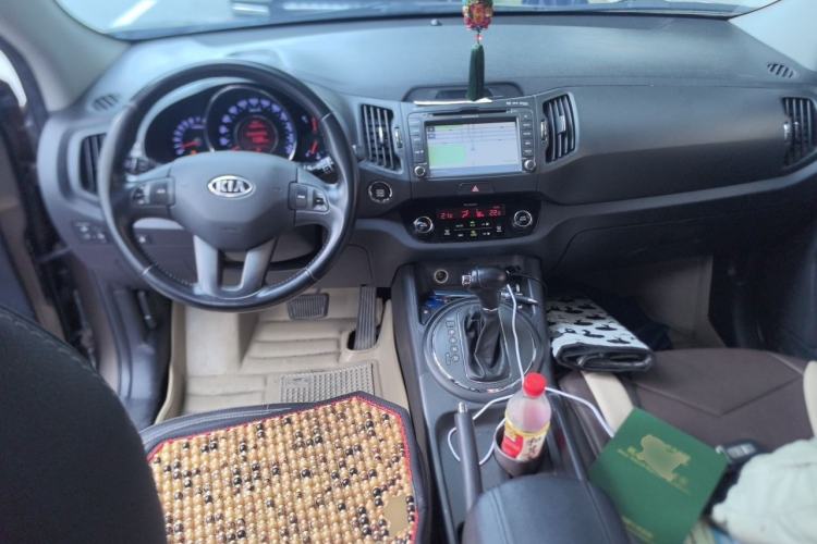 Used Kia Sportage R 2014 2.0L Automatic Two-Wheel Drive Premium Special Center Console
