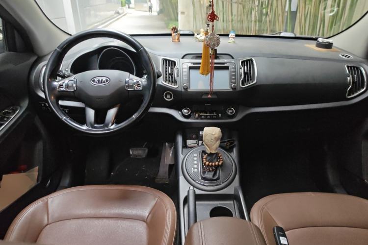 Used Kia Sportage R 2014 2.0L Automatic Two-Wheel Drive GLS Trim Center Console
