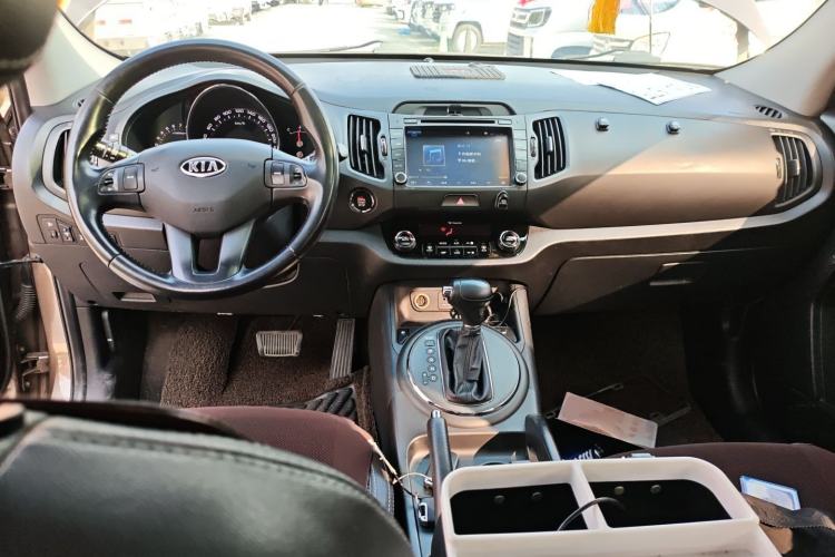 Used Kia Sportage R 2014 2.0L Automatic 4x4 GLS Center Console