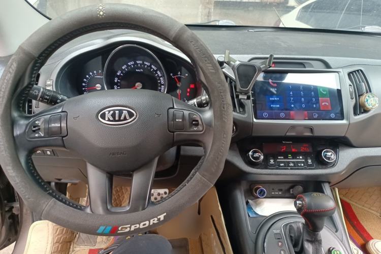 Used Kia Sportage R 2014 2.0L Automatic Two-Wheel Drive GLS Trim Center Console