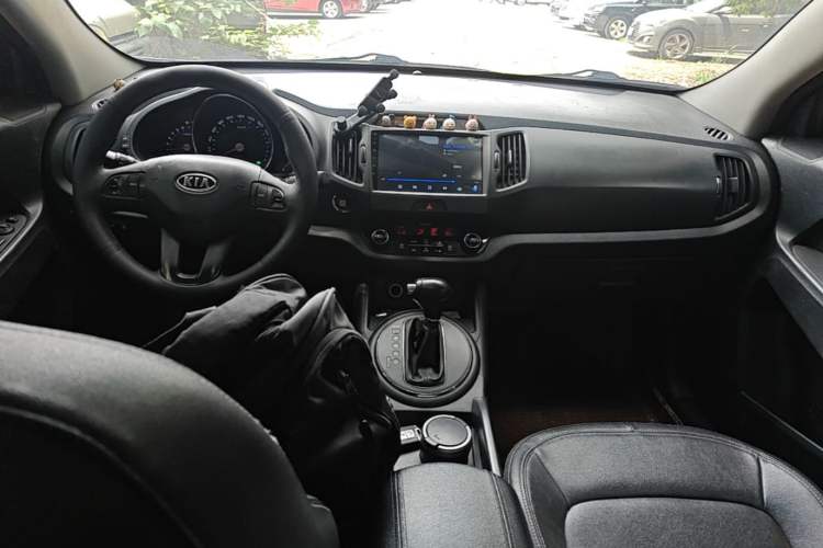 Used Kia Sportage R 2014 2.0L Automatic Two-Wheel Drive DLX Center Console