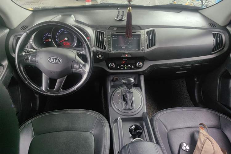 Used Kia Sportage R 2014 2.0L Automatic Two-Wheel Drive DLX Center Console