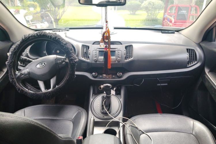 Used Kia Sportage R 2014 2.0L Automatic Two-Wheel Drive DLX Center Console