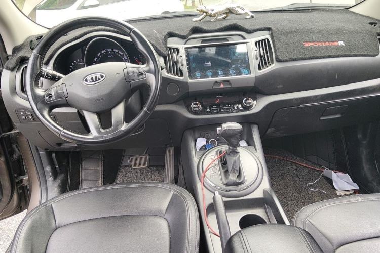 Used Kia Sportage R 2014 2.0L Automatic Two-Wheel Drive GLS Trim Center Console