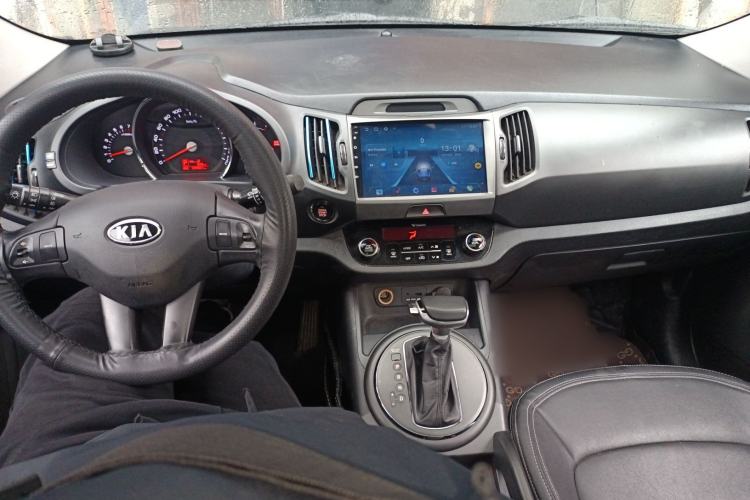 Used Kia Sportage R 2014 2.0L Automatic Two-Wheel Drive GLS Trim Center Console
