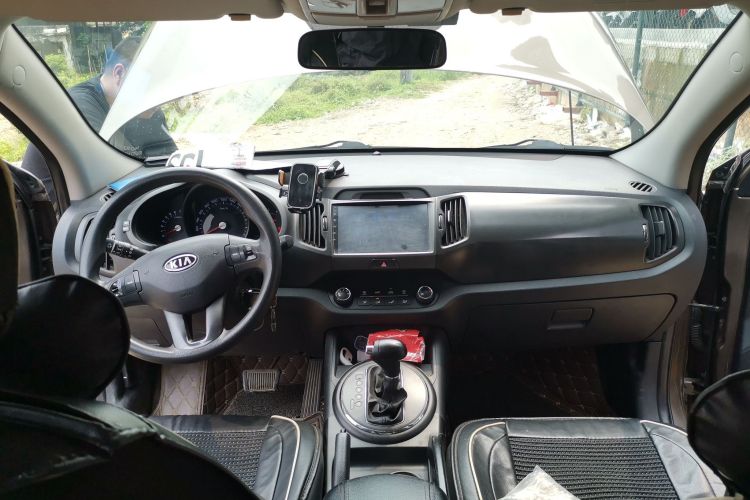 Used Kia Sportage R 2014 2.0L Automatic Two-Wheel Drive GL Center Console