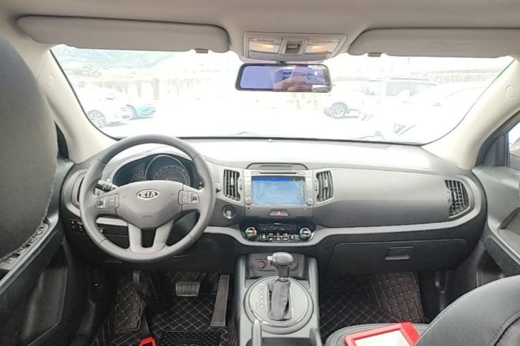 Used Kia Sportage R 2014 2.0L Automatic Two-Wheel Drive GLS Trim Center Console