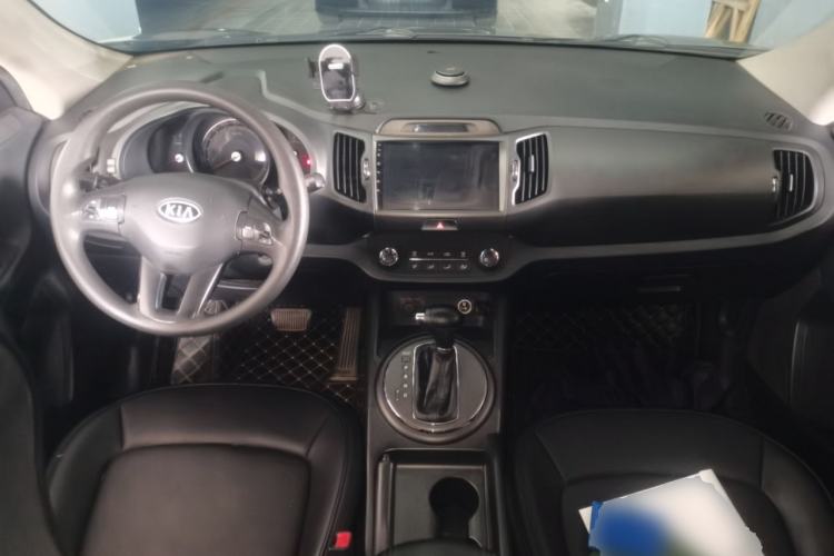 Used Kia Sportage R 2014 2.0L Automatic Two-Wheel Drive GL Center Console