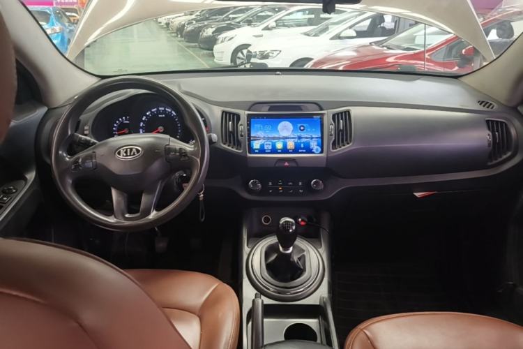 Used Kia Sportage R 2014 2.0L Manual Two-Wheel Drive GL Trim Center Console