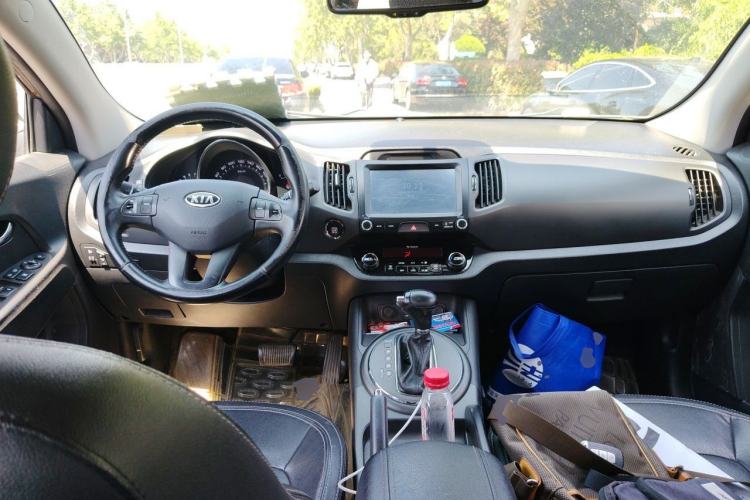 Used Kia Sportage R 2014 2.0L Automatic Two-Wheel Drive GLS Trim Center Console